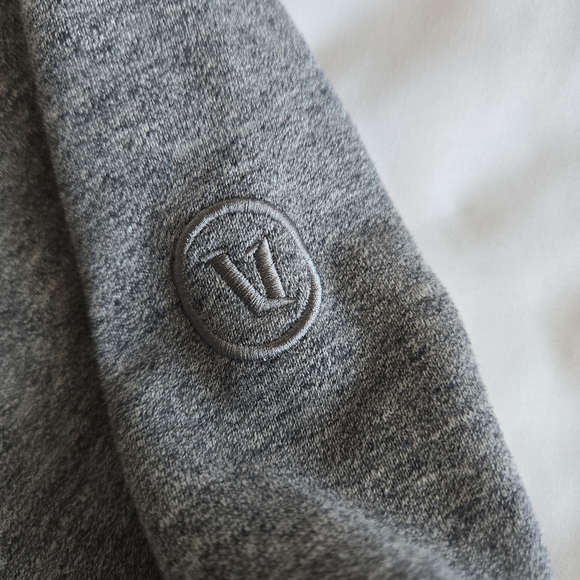 (NEW)Vuori Cypress 1/4 Zip Heather Grey Sweatshirt - Picture 5 of 8